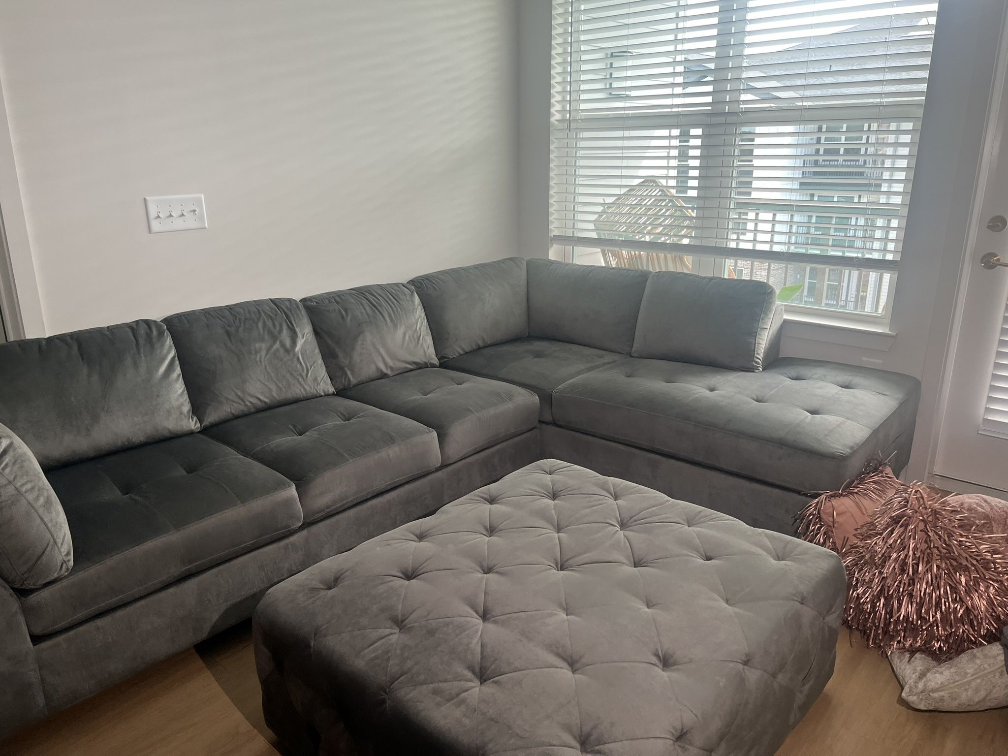 Gray Sectional L-Shape Couch w ottoman
