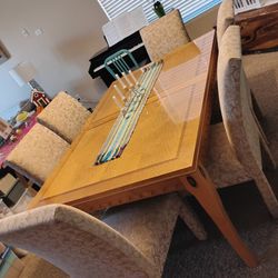 Beautiful dining table and dining room dresser. 500 Obo for both.