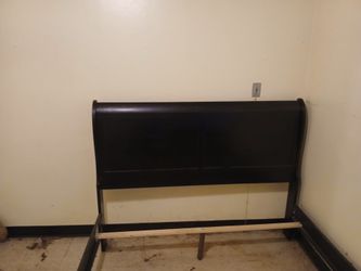 Queen Size Sleigh Bed
