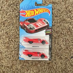 2 Hot Wheels