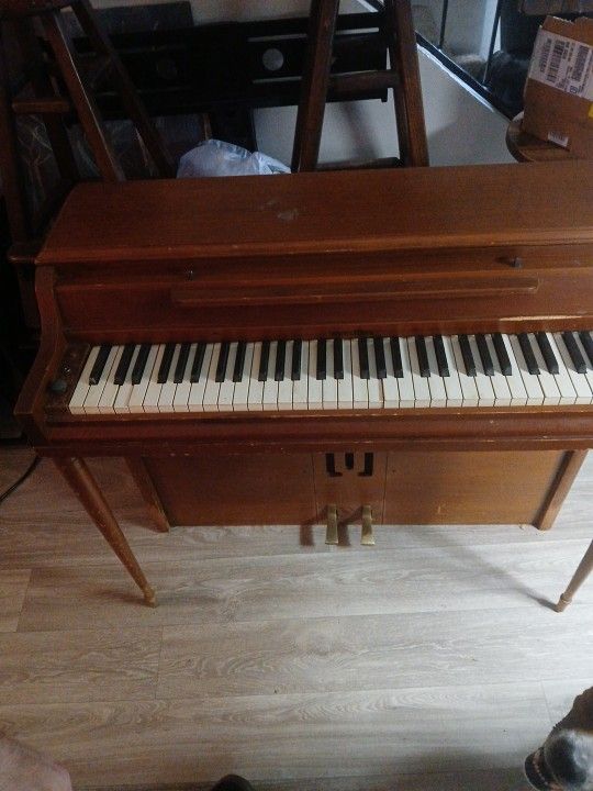 Wurlitzer Electronic Piano Model 700