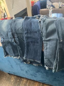 5 pantalones x 30 Dls