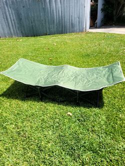 DRMOIS Folding Camping cot 75" long x 26" wide, 16"H, MINT CONDITION
