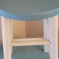 🌺 Sturdy Wood Stool 23 X 13 🌺