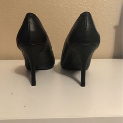 Womans Slightly Worn Black Heels. Size 81/2