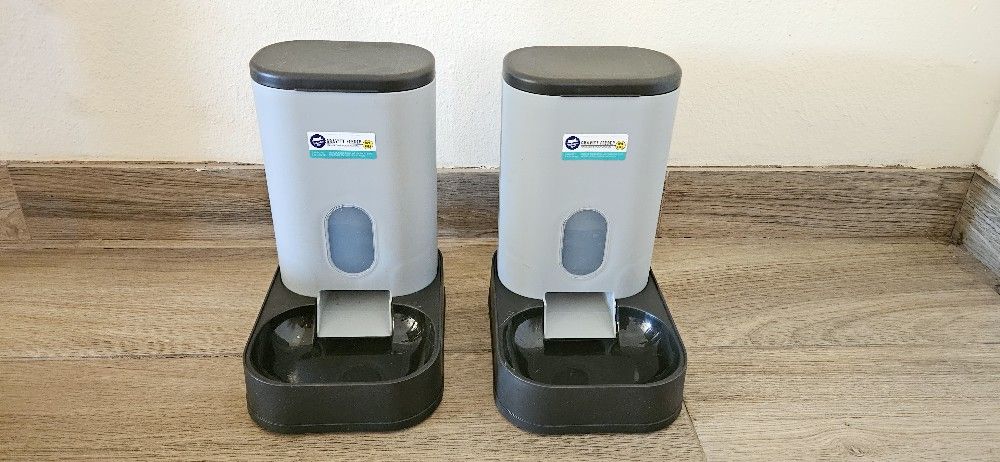 Whisker City Gravity Feeder