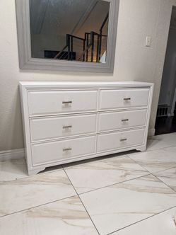 White 🤍 Dresser