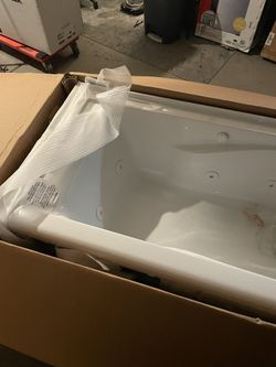 EverClean 60 in. x 32 in. Whirlpool Bathtub with Right Drain in White 