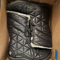 Columbia Woman Size 8 Snow Boots 