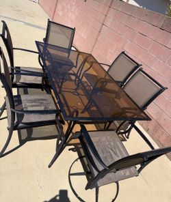 Patio table and chairs (6) Read description