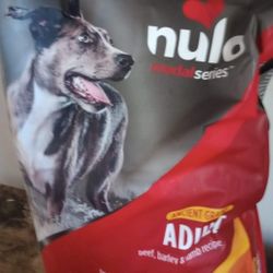 Nulo Medal Series Ancient Grains Adult Dog Food 