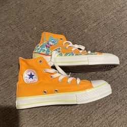 Size 1 Youth Chuck Taylor Converse
