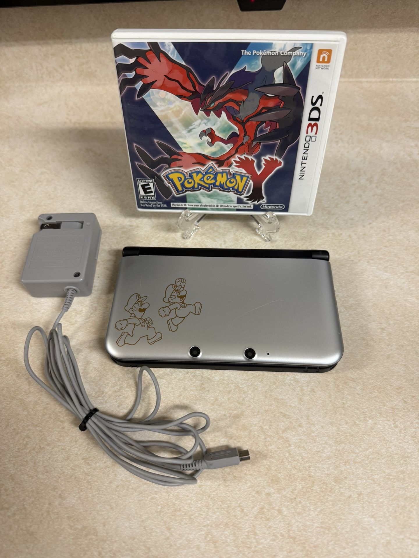 Nintendo 3DS XL Year Of Luigi Edition + Pokemon Y