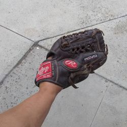 Rawlings Baseball Glove