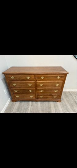 Vintage 8-Drawer Dresser + Matching Mirror – Warm Wood Finish