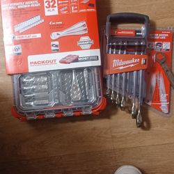 Milwaukee 7pc Wrenches & 32pc Packout Socket Set 
