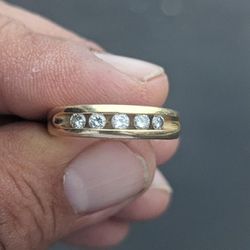 GOLD AND 5 DIAMOND WEDDING RING