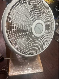 Lasko Wall Mount 16” Oscillating Fan preowned e