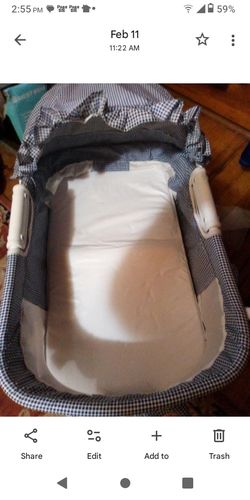 Vibration bed for baby