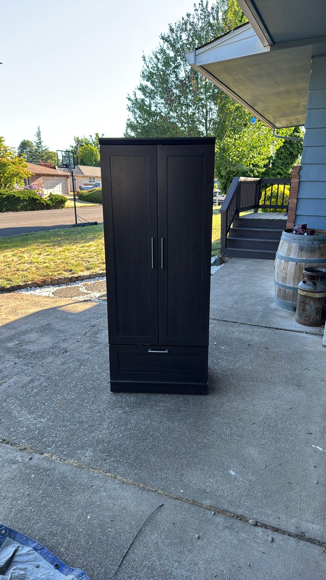 Armoire / Cabinet / Wardrobe. Medium Sized.