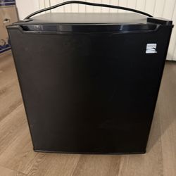 Kenmore 1.7 cu-ft Refrigerator - Black