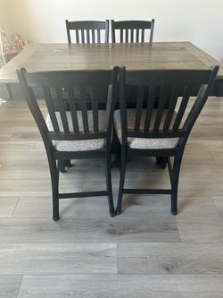 Dining table set