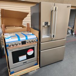 Combo Frigidayre Profesional Refrigerator Counter Depth And Gas Stove 