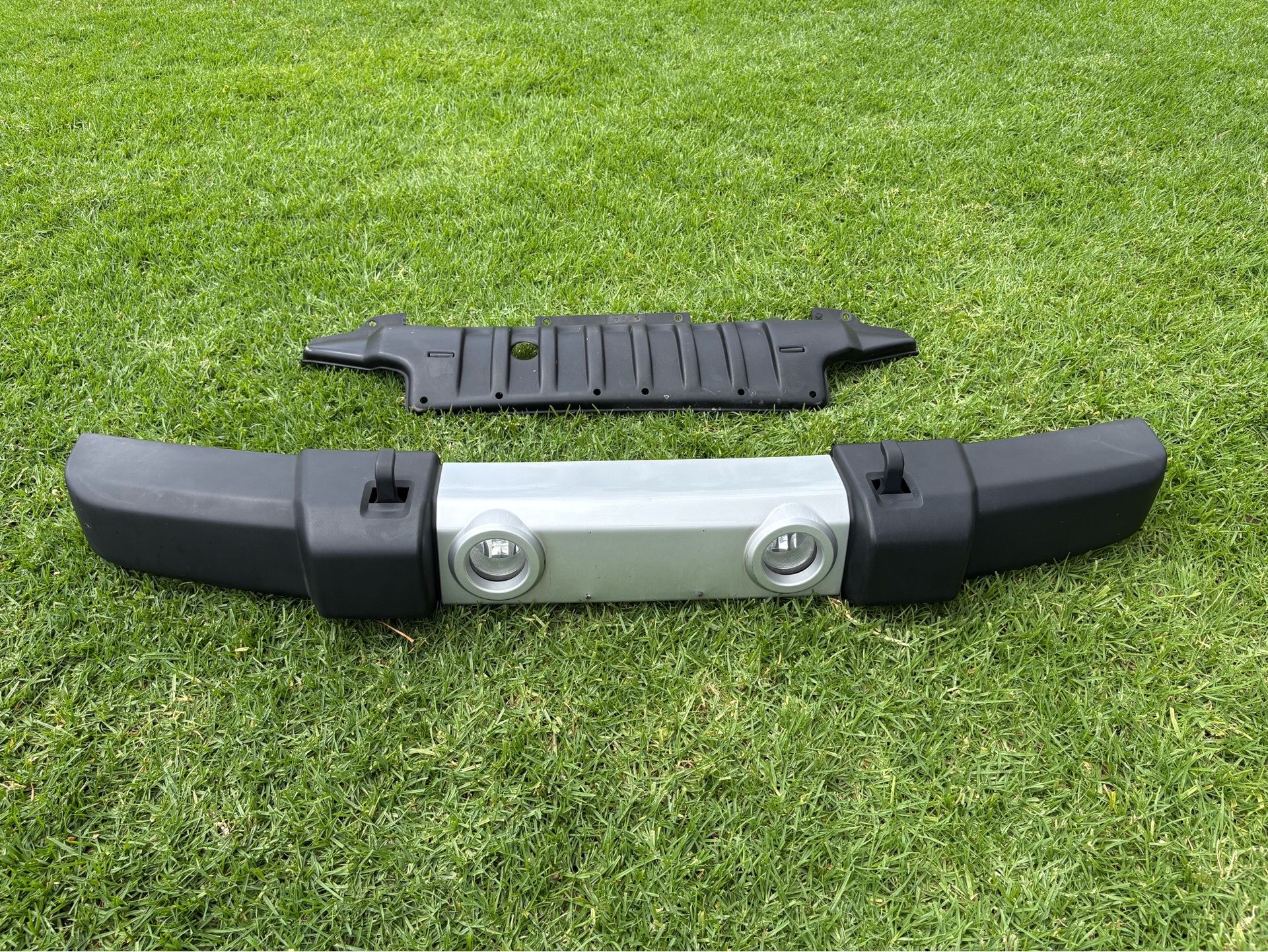Jeep bumper with driving lights