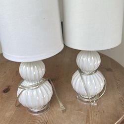 2 / Pair of matching small white lamps