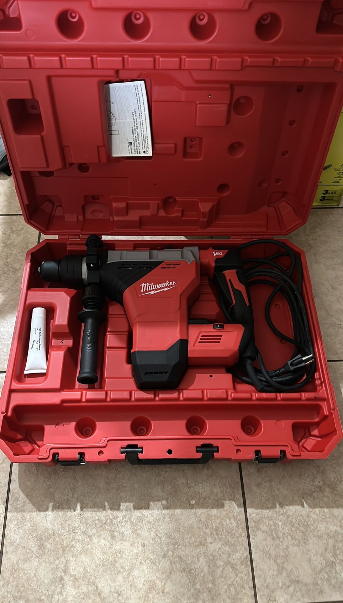 Milwaukee- 15 Amp - 1 3/4 In Rotary Hammer