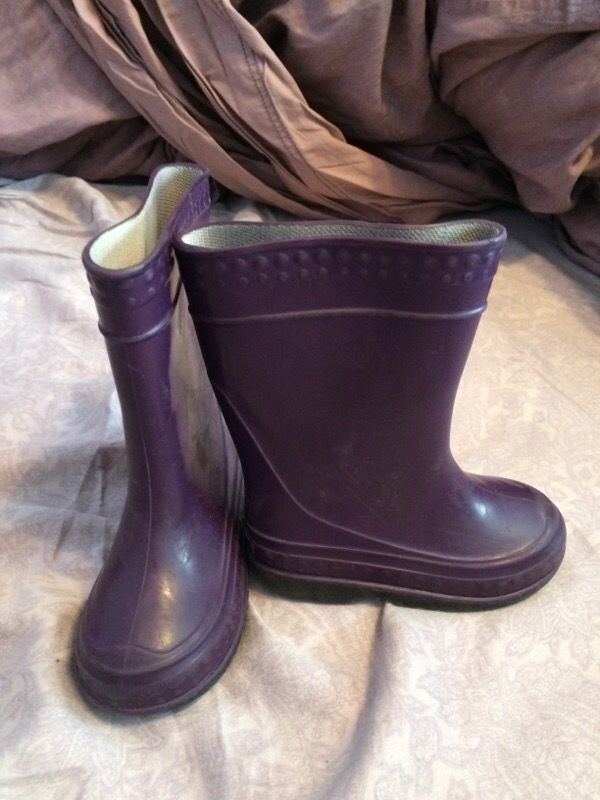 Size 6 purple grape rainboots