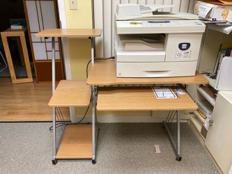Desk with multilevel shelves