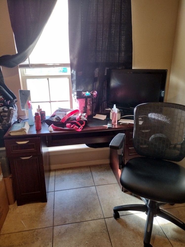 Computer Desk And Chair