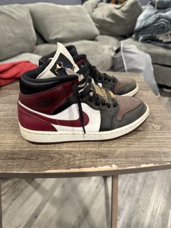 Jordan 1 Mid SE. Size 9 W