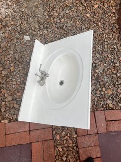 Lavabo Para Baño Con Su Llave Le Queda A Mueble De 30 Pulgadas $80.00 Dolares