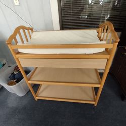 Changing Table With 8 Pad Covers
