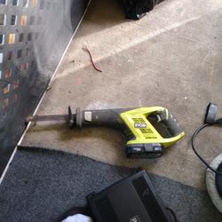 Ryobi Saw With Battery 