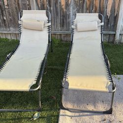 2 Lounge chairs