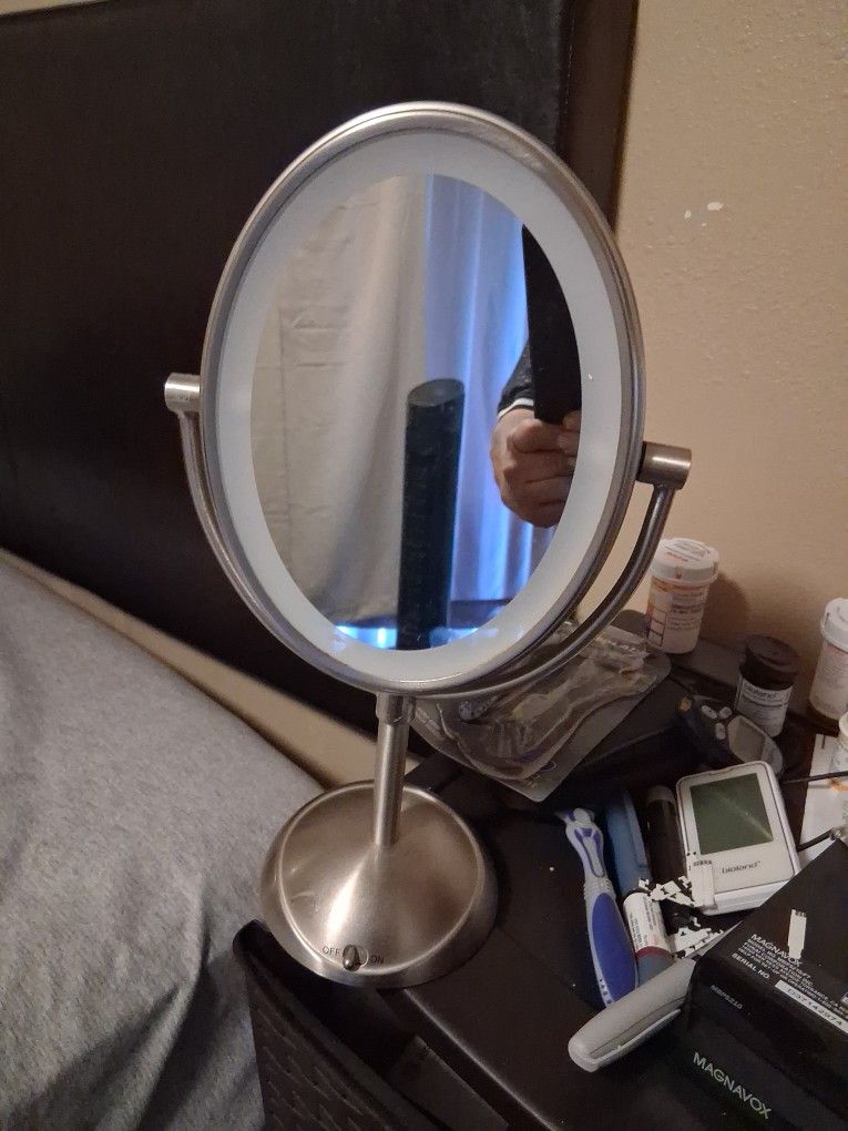 Makeup Mirror And LED Light