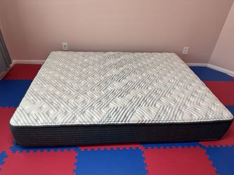 Beautyrest Pressure Smart Queen Mattress - Like New