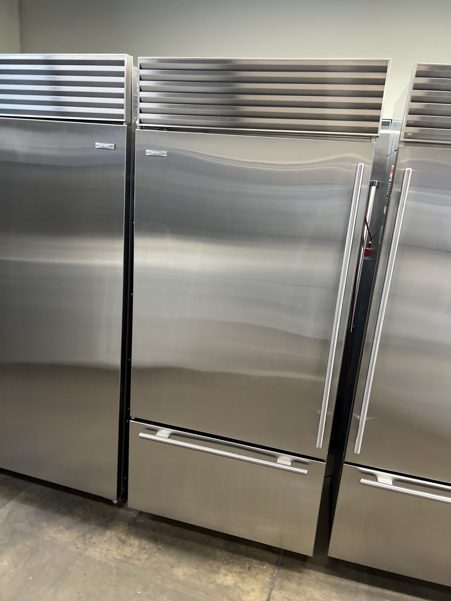 Sub Zero 36”Wide Built In Bottom Freezer Refrigerator