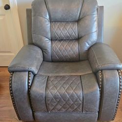GRAY LEATHER RECLINER