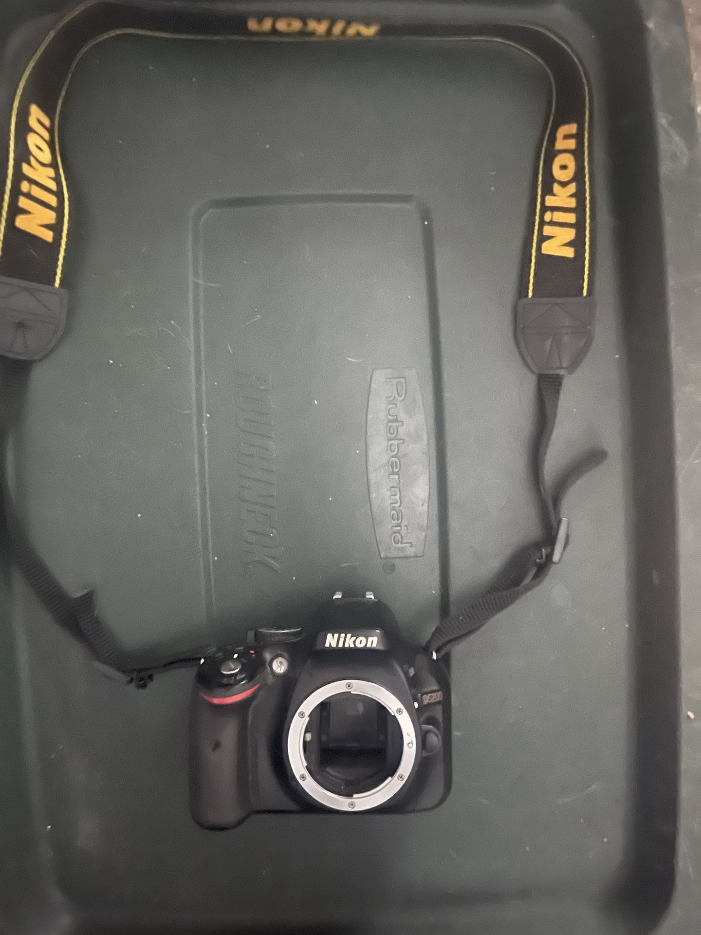 Nikon D5200 body (NO LENS) $90 OBO