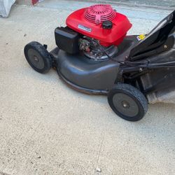 HONDA COMMERCIAL MOWER
