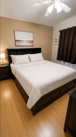 KING SIZE BED FOR SALE – MATTRESS INCLUDED