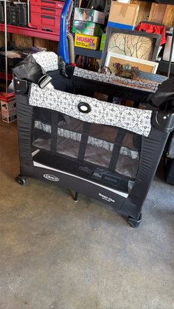 Travel life crib