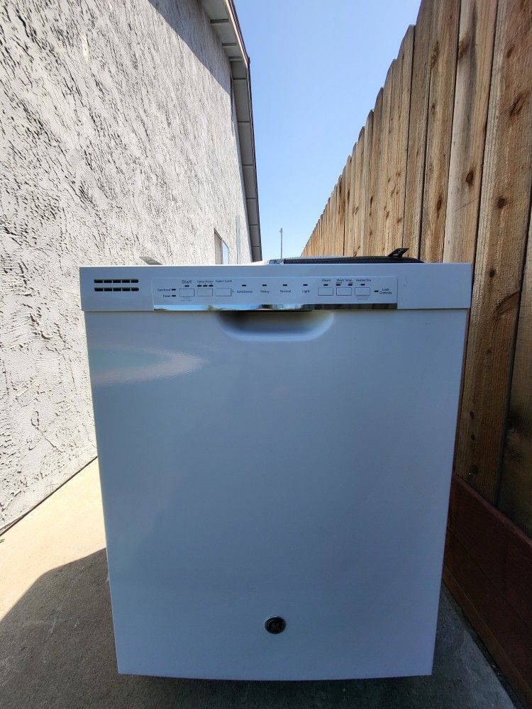 GE
24 in. Built-In Tall Tub Front Control White Dishwasher with 60 dBA, ENERGY STAR