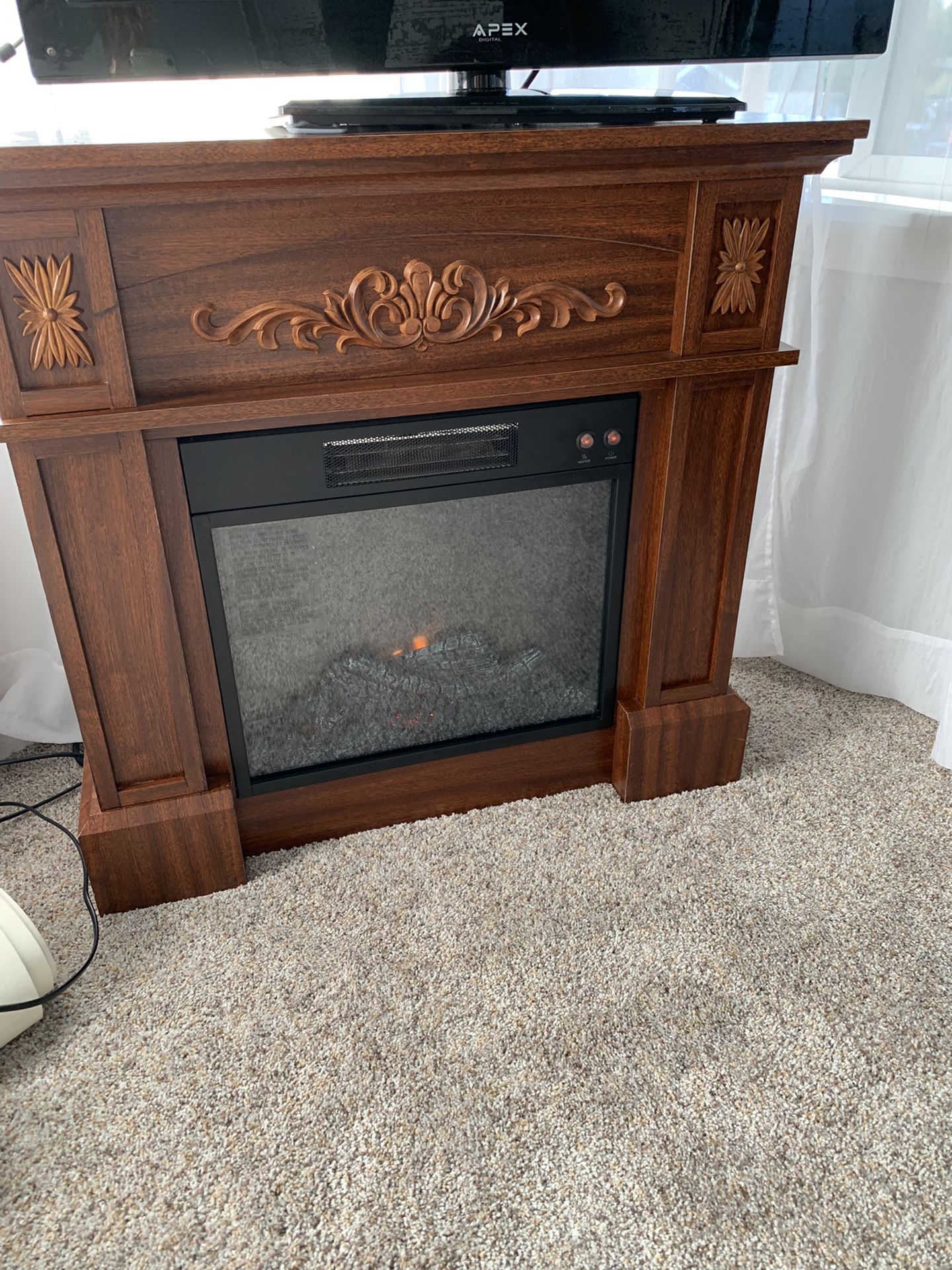 Electric fire place w/ blower.