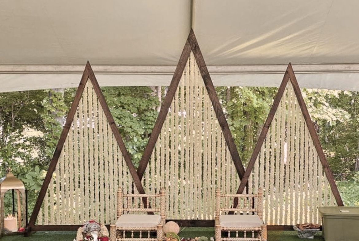 ***Jasmine Floral Triangle Backdrop for Engagement, Wedding Ceremonies