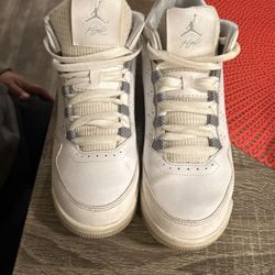 Jordan 4’s Size 7y